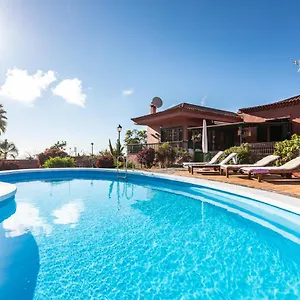 https://homelike-luxury-villa-luna-de-tacoronte-pool.adeje-hotels.com